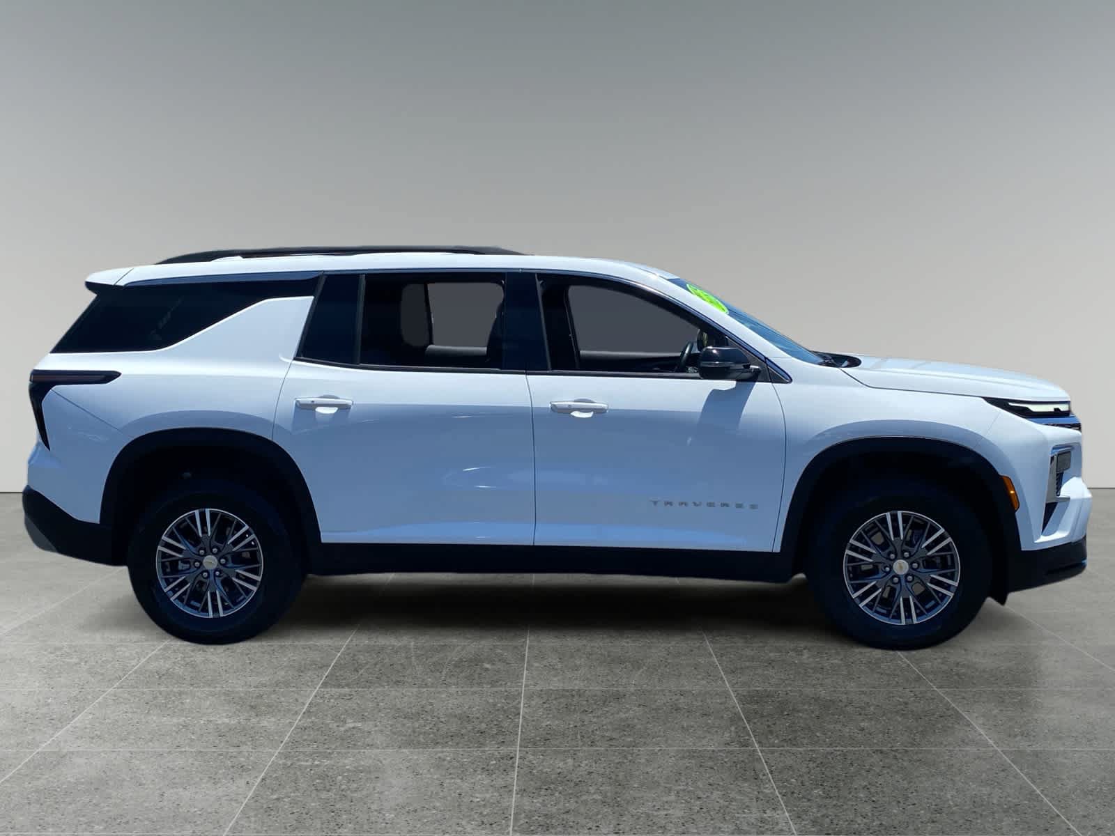 Used 2025 Chevrolet Traverse LT FWD image 6