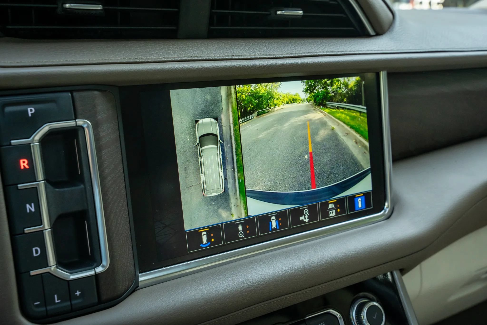 Used 2022 GMC Yukon Denali AWD/4WD image 23