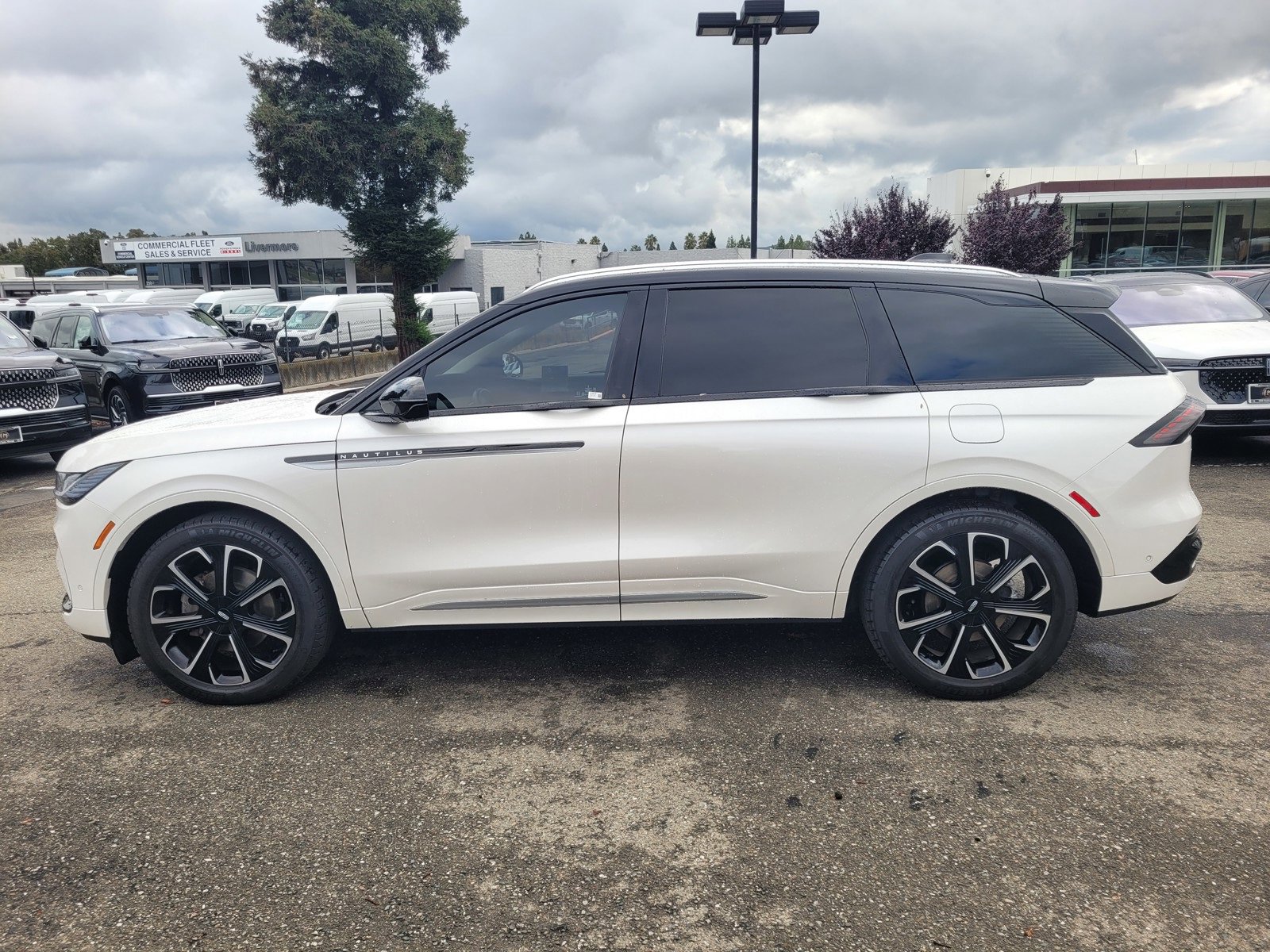 Certified 2024 Lincoln Nautilus Reserve w/ Equipment Group 202A image 7