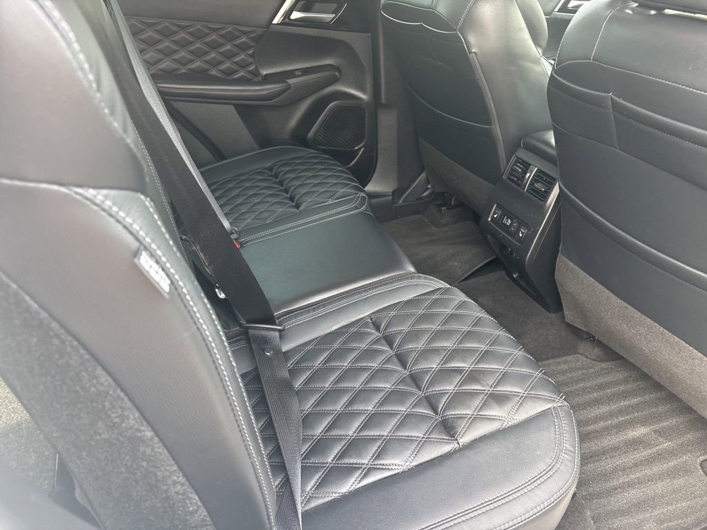 Used 2023 Mitsubishi Outlander SEL AWD/4WD image 28
