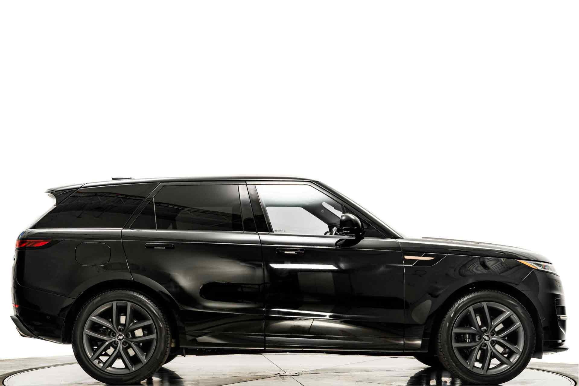 Used 2023 Land Rover Range Rover Sport SE Dynamic image 2