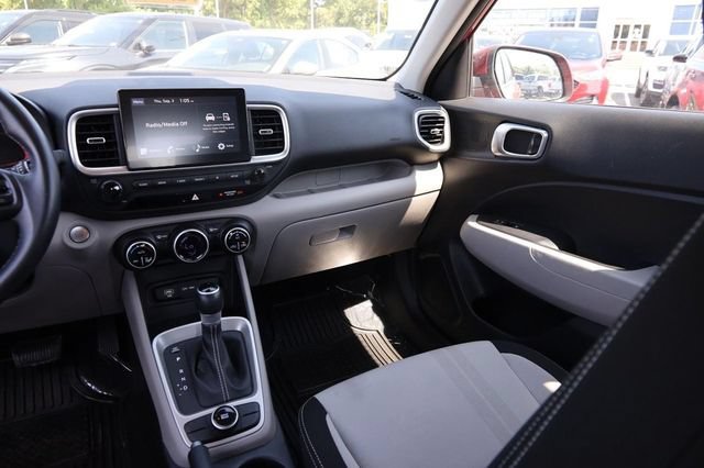 Used 2025 Hyundai Venue SEL FWD image 27