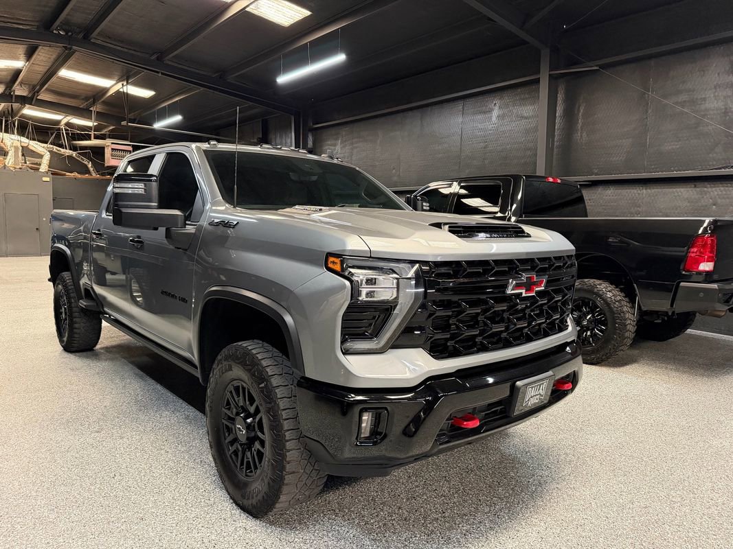 Used 2024 Chevrolet Silverado 2500 ZR2 w/ Technology Package AWD/4WD image 9