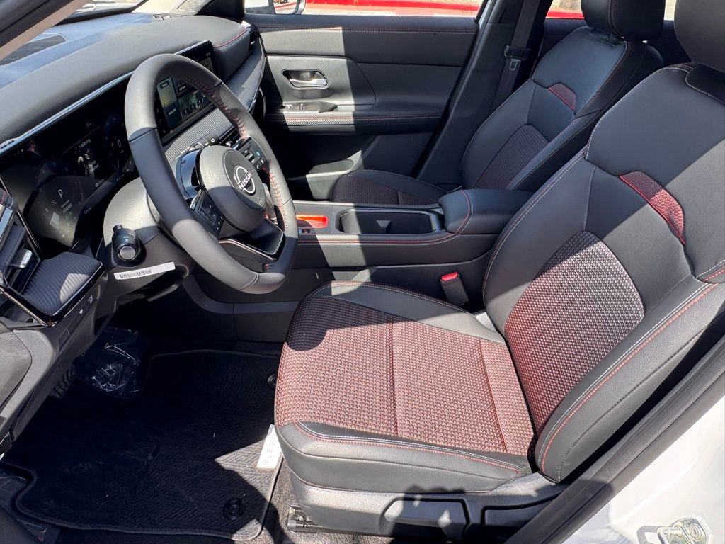 New 2025 Nissan Kicks SR image 9