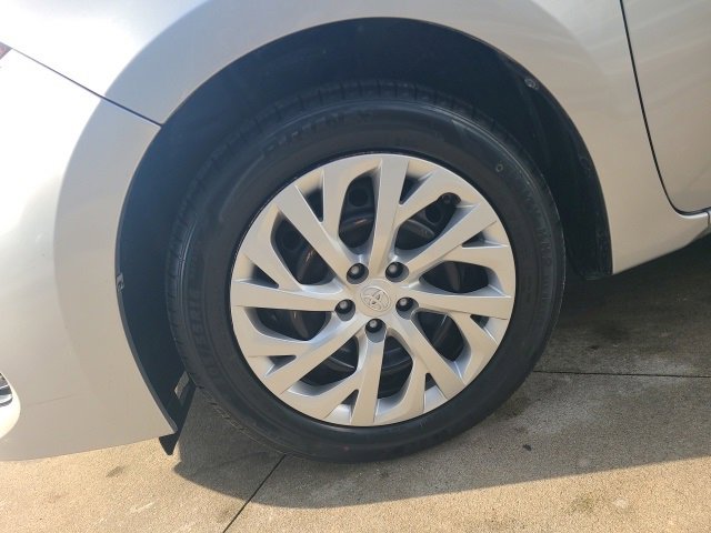 Used 2018 Toyota Corolla LE image 12