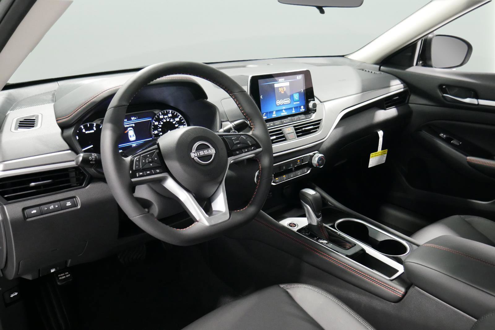 New 2025 Nissan Altima 2.5 SR image 9