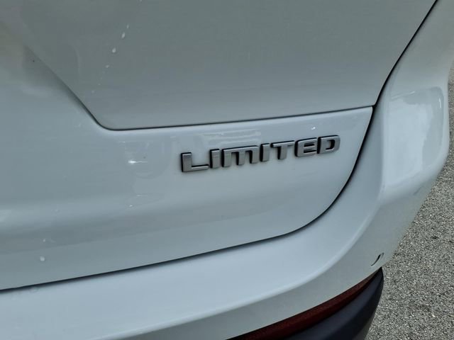 Used 2024 Jeep Grand Cherokee L Limited AWD/4WD image 7