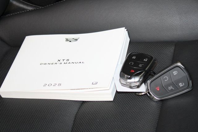 Used 2025 Cadillac XT5 Premium Luxury image 31