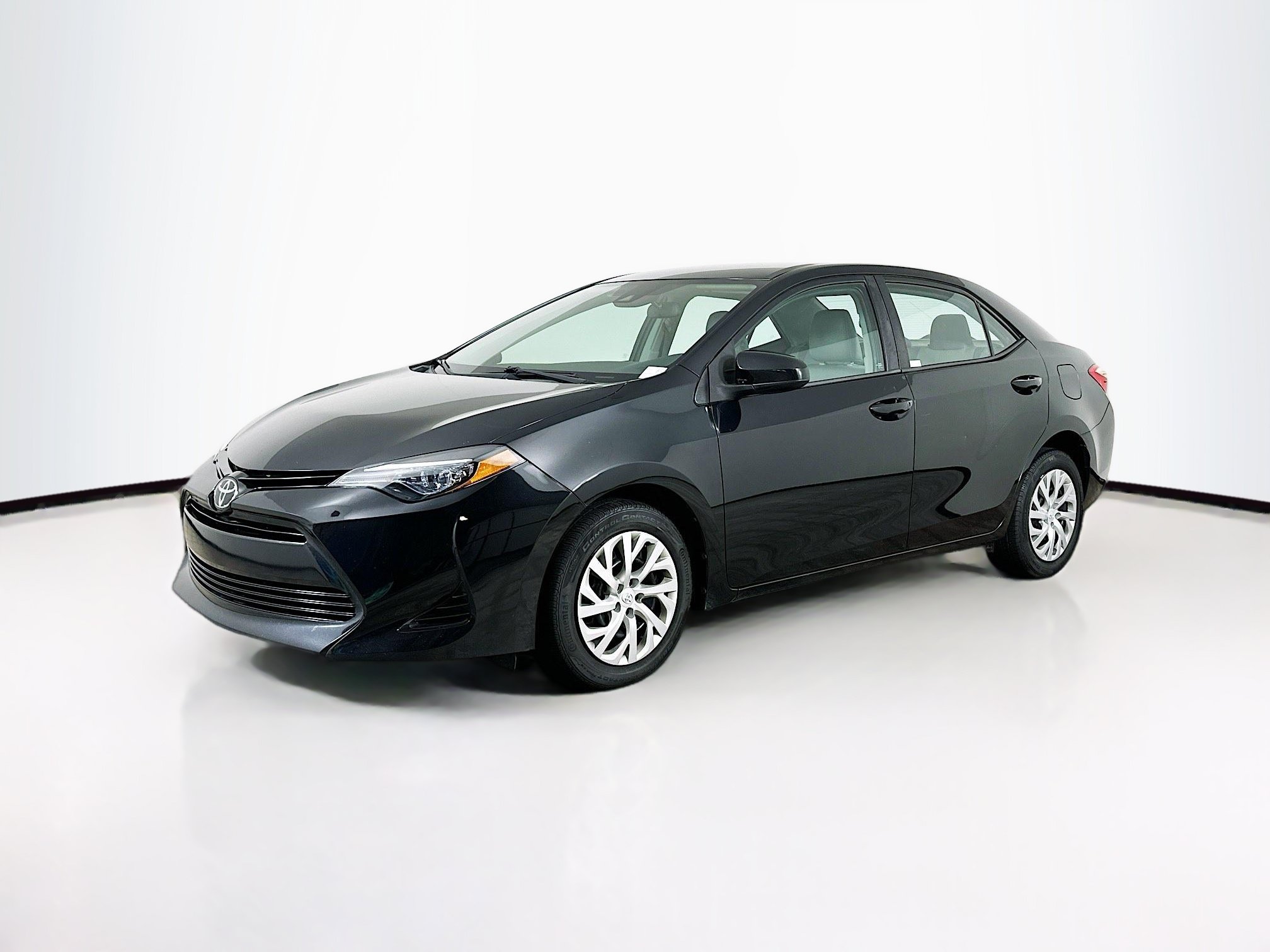 Used 2017 Toyota Corolla LE w/ Carpet Mat Package (TMS) FWD image 3