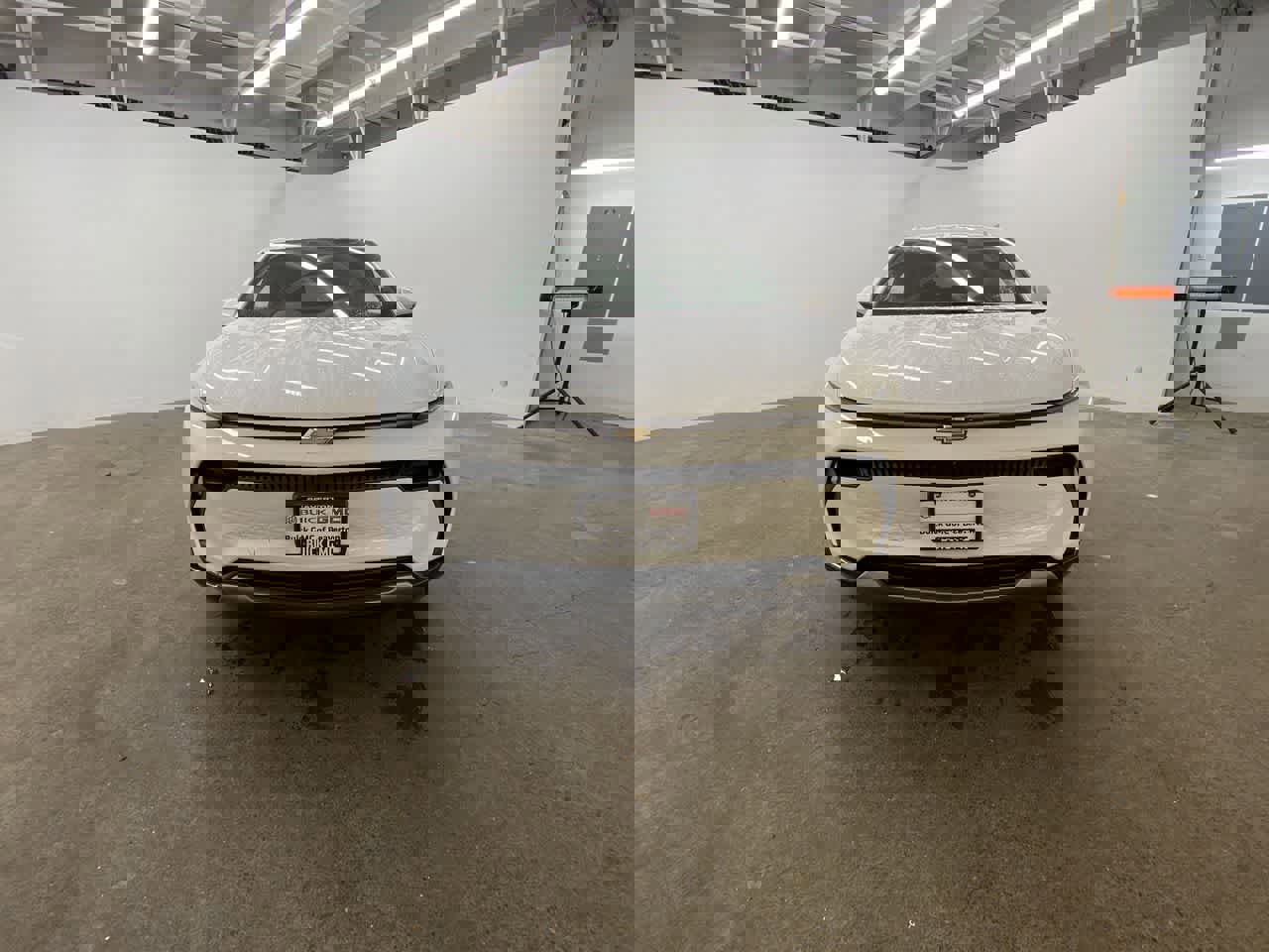 Used 2025 Chevrolet Equinox EV LT w/ Convenience Package image 9