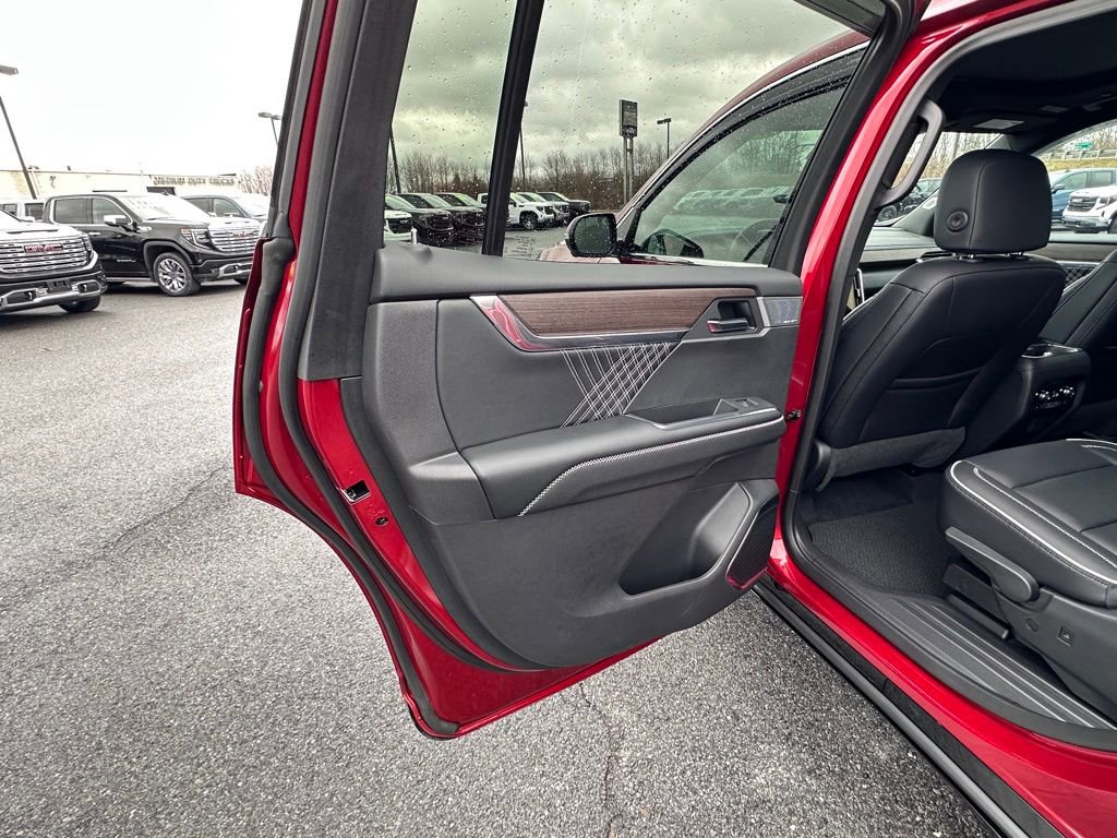 Used 2025 GMC Acadia Denali w/ Super Cruise Package image 23