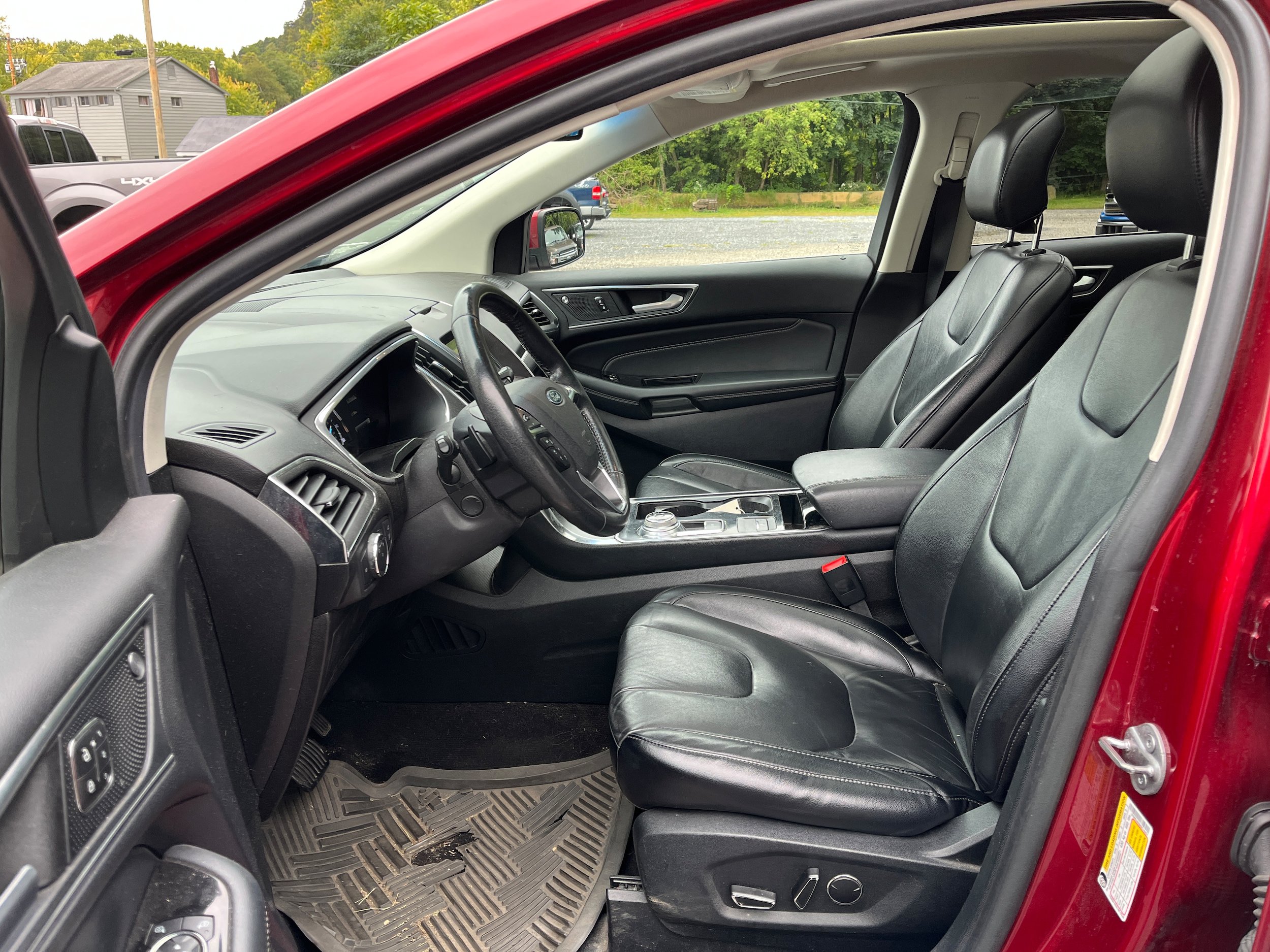 Used 2019 Ford Edge Titanium w/ Cold Weather Package AWD/4WD image 13