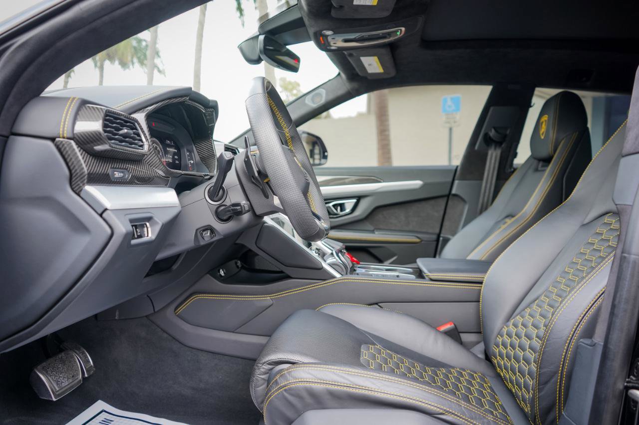 Used 2021 Lamborghini Urus S image 9