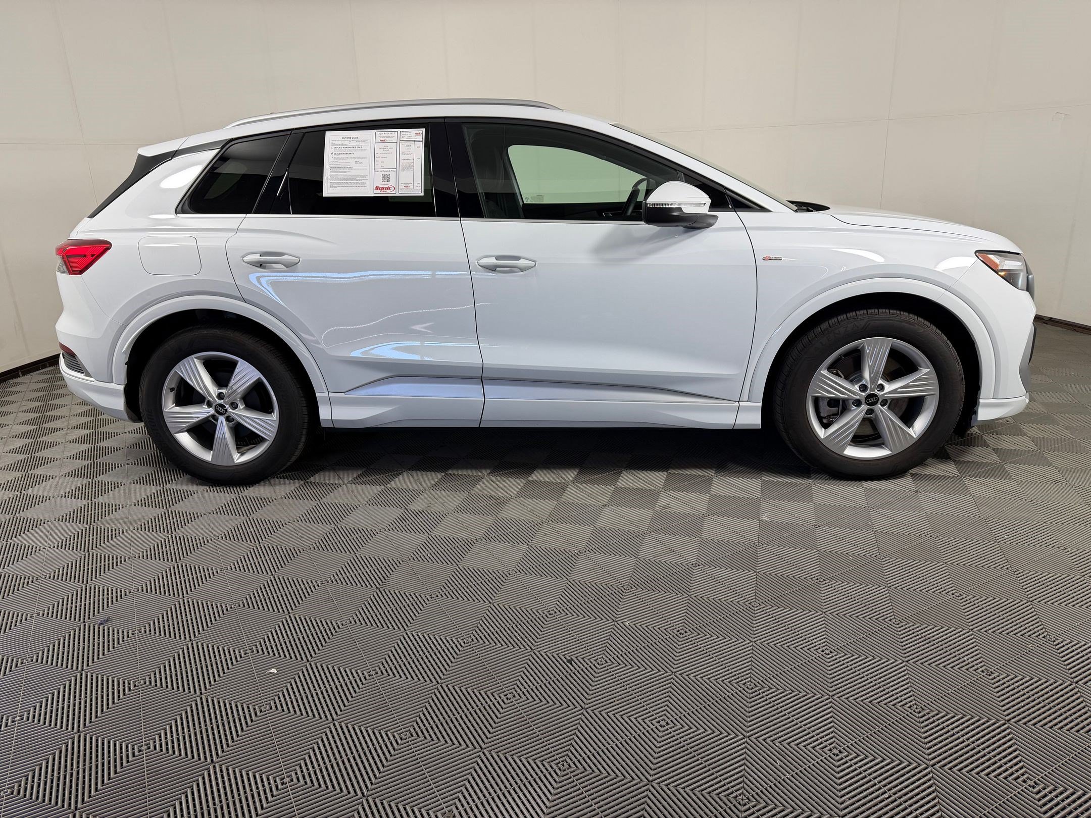Used 2025 Audi Q4 e-tron Premium w/ Convenience Package AWD/4WD image 8