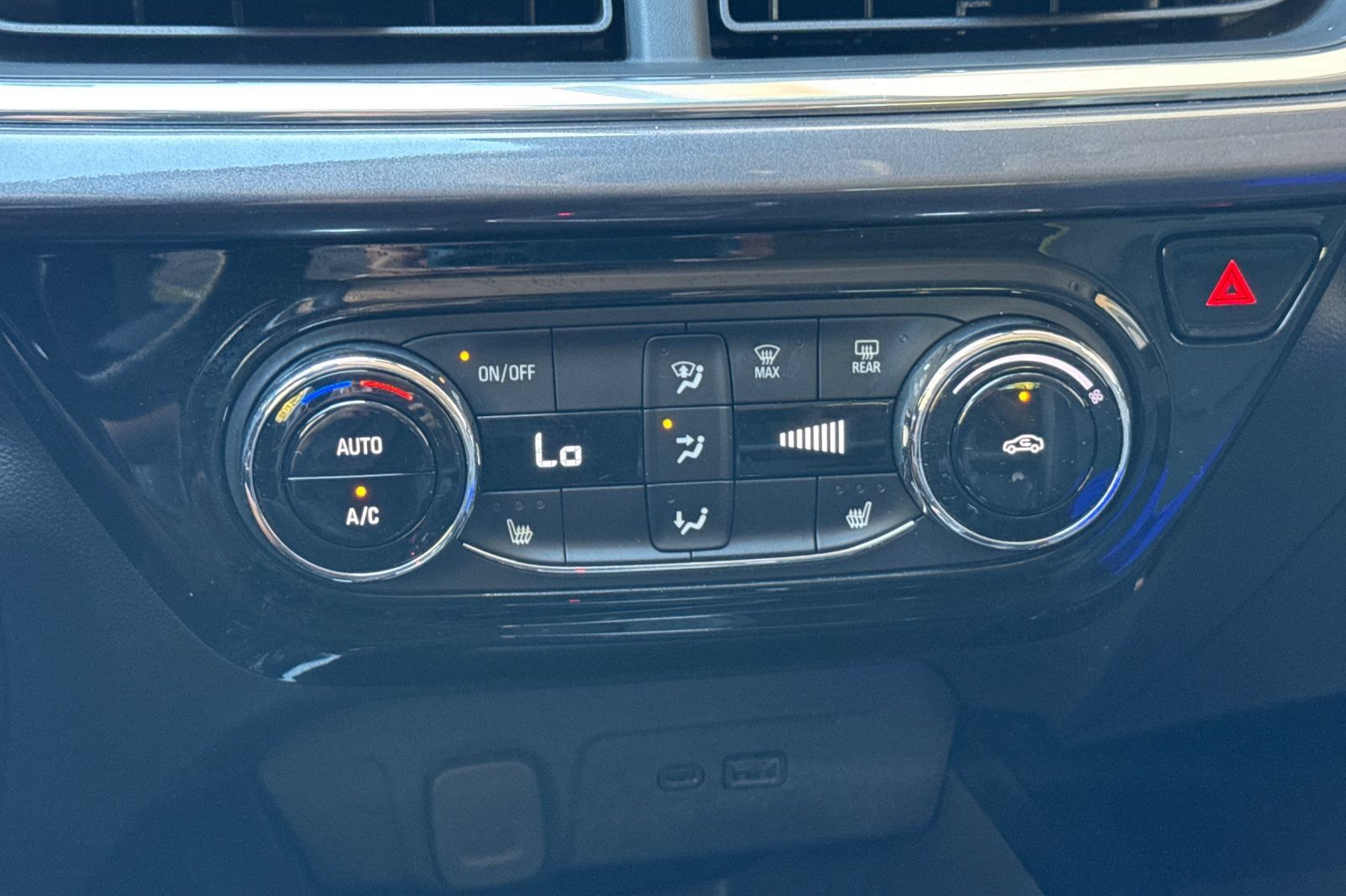 Used 2024 Chevrolet Trax ACTIV w/ Driver Confidence Package FWD image 30