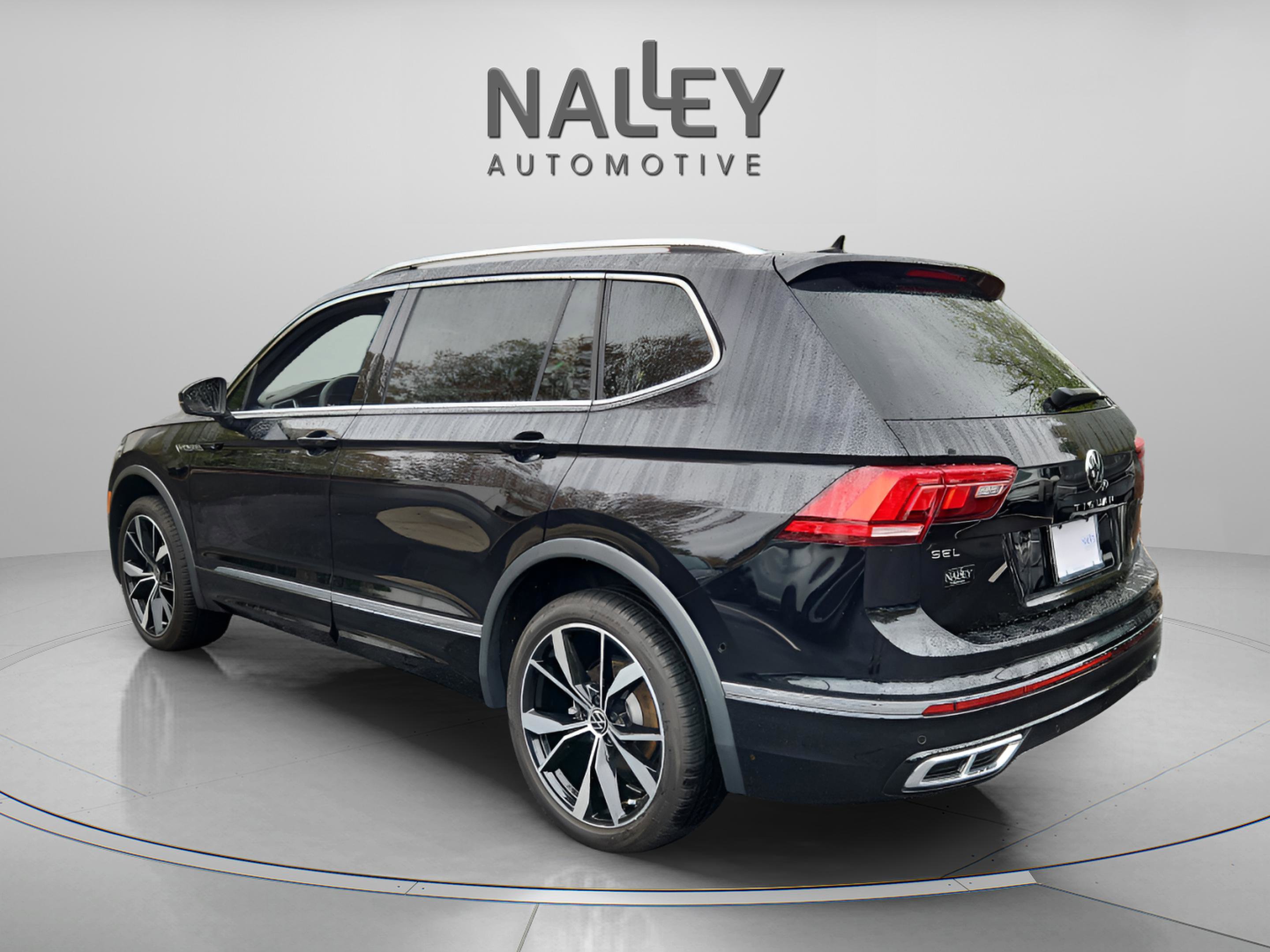 Used 2024 Volkswagen Tiguan SEL R-Line image 3