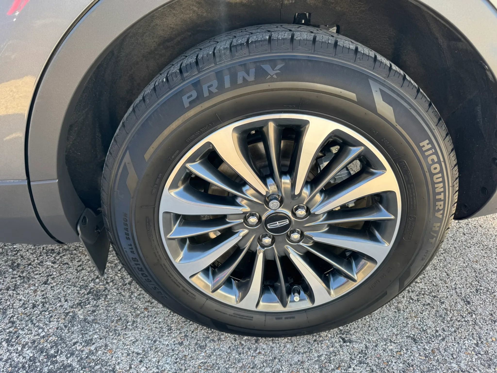 Used 2022 Lincoln Nautilus FWD w/ Premium Package image 16