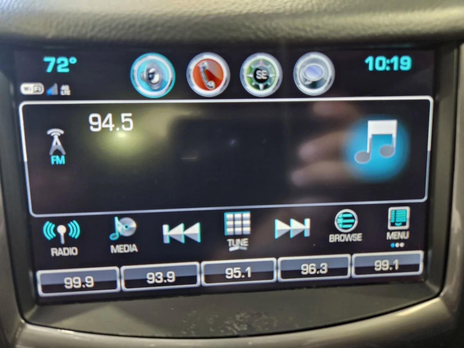 Used 2018 Chevrolet Cruze LT w/ Sun And Sound Package FWD image 21