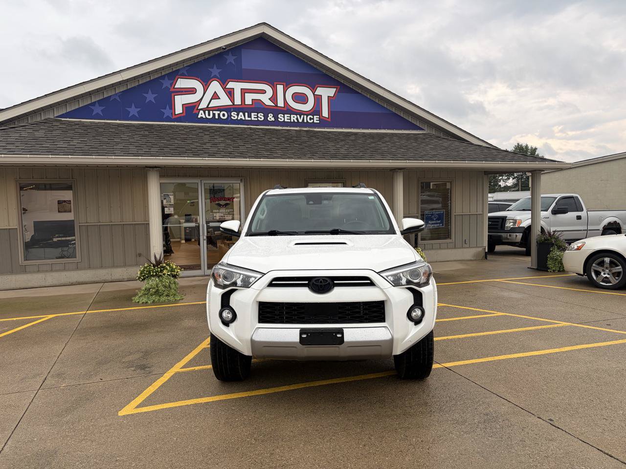 Used 2020 Toyota 4Runner TRD Off-Road Premium w/ Moonroof Package AWD/4WD image 2