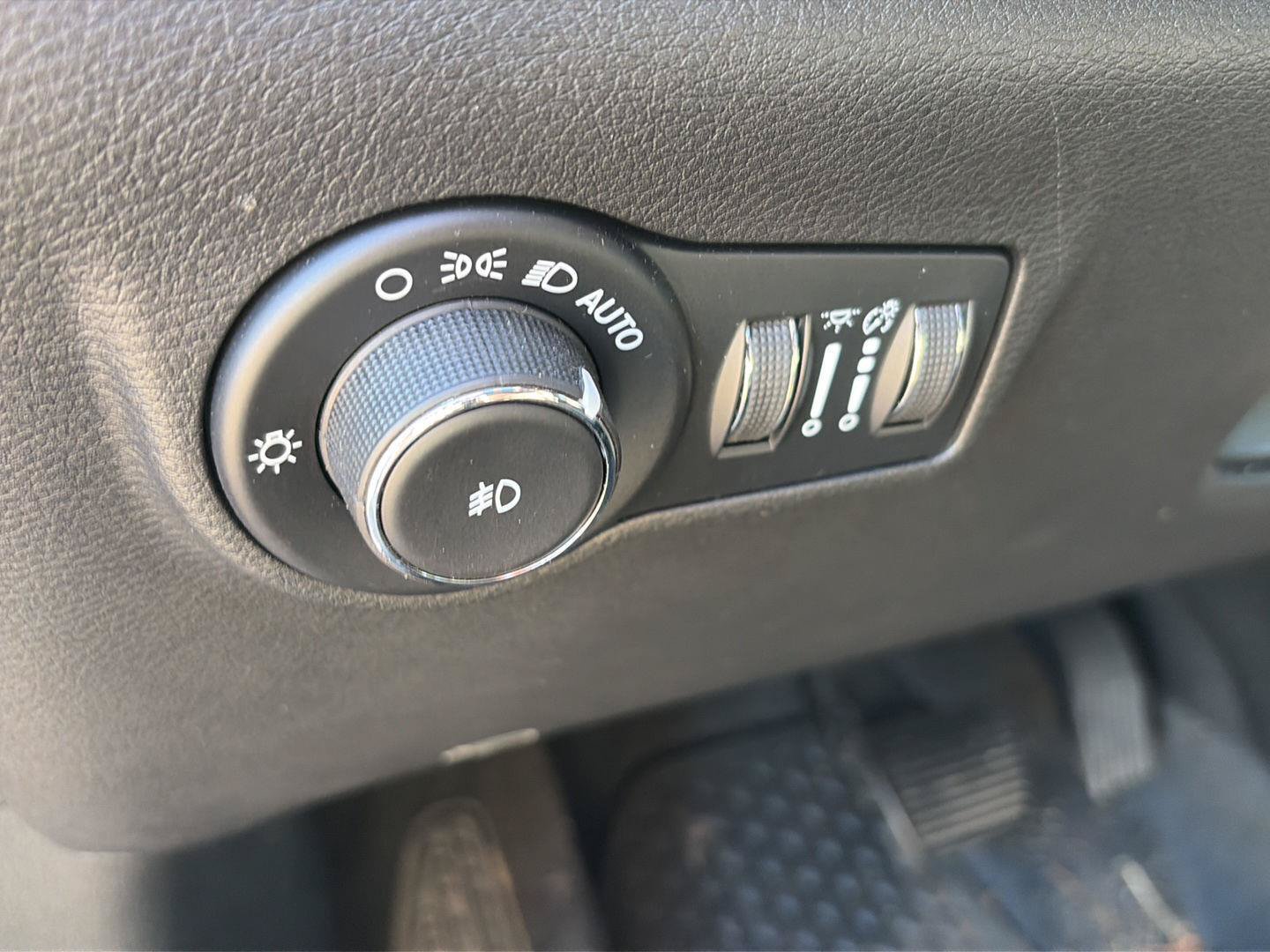 Used 2023 Jeep Compass Trailhawk w/ Trailhawk Convenience Group AWD/4WD image 8