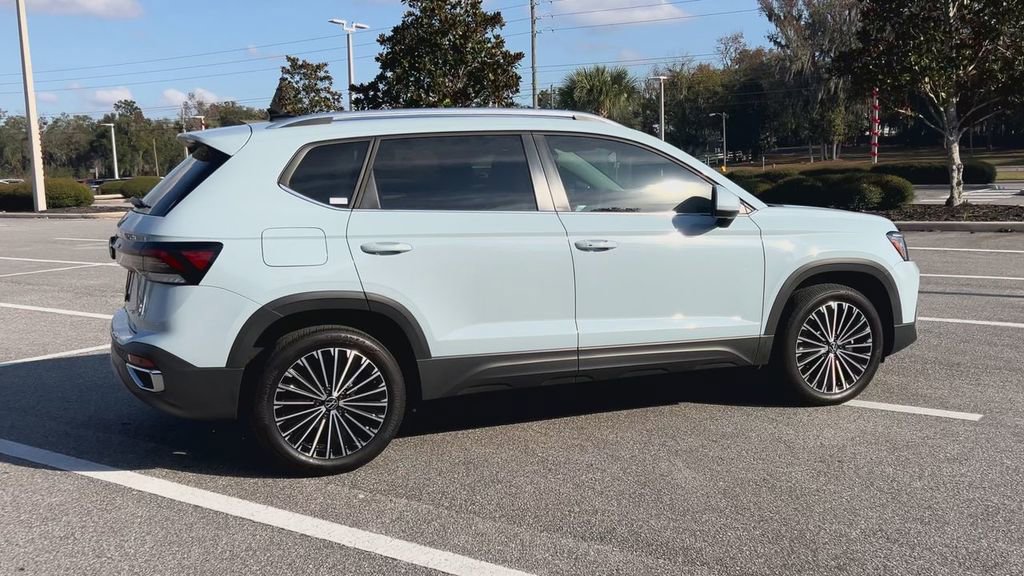 Used 2025 Volkswagen Taos SE w/ Panoramic Sunroof Package image 10