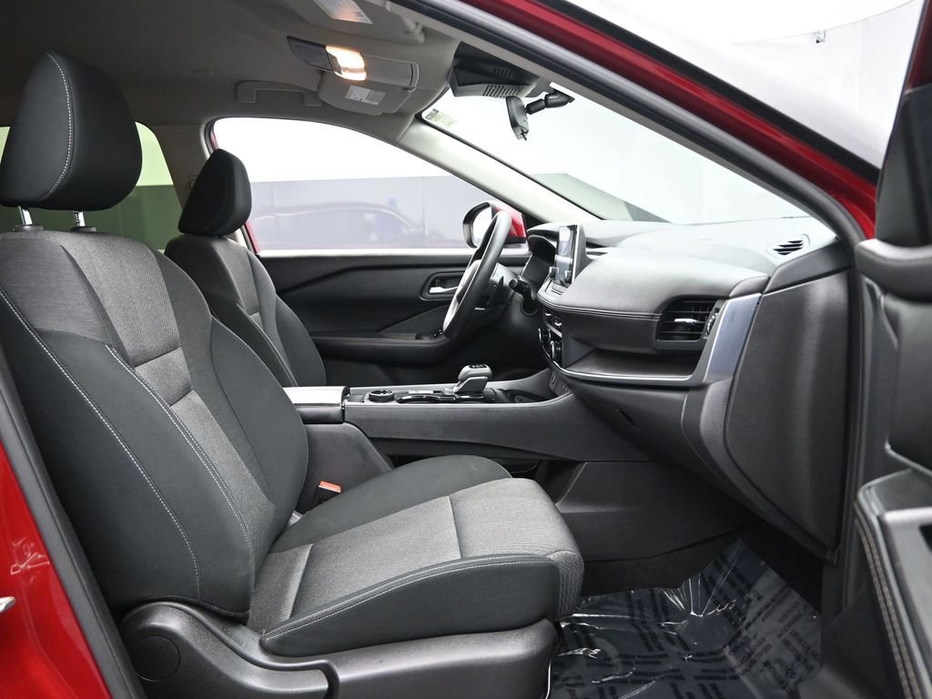 Used 2024 Nissan Rogue SV image 34