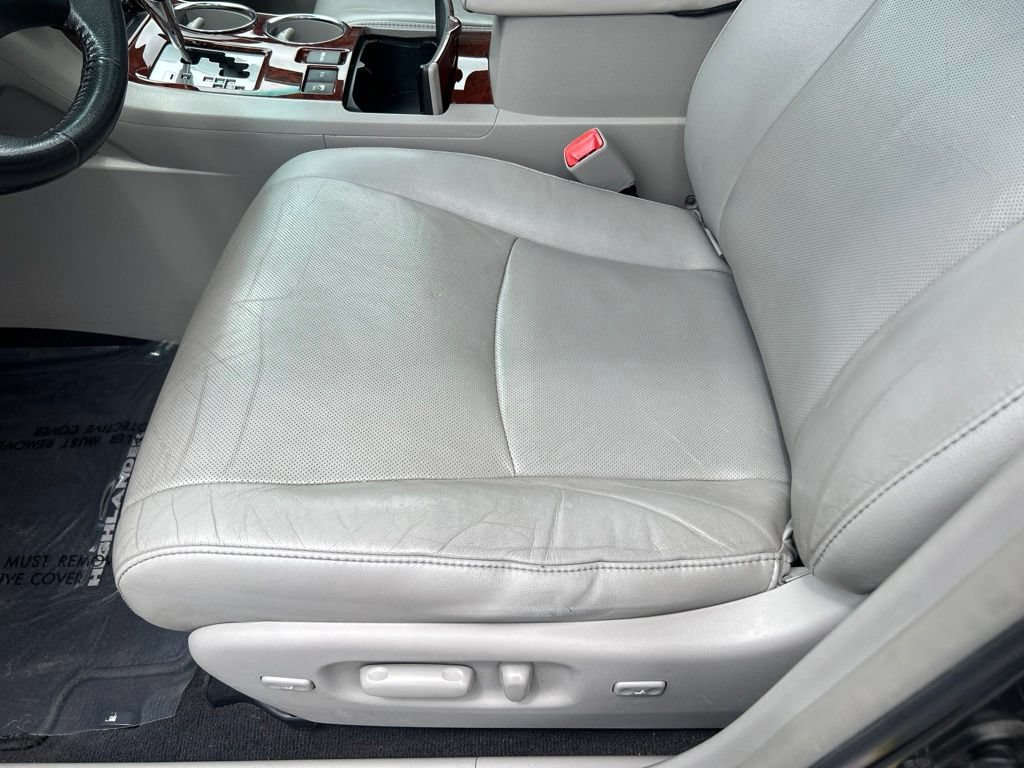 Used 2012 Toyota Highlander Limited w/ Tow Pkg AWD/4WD image 19
