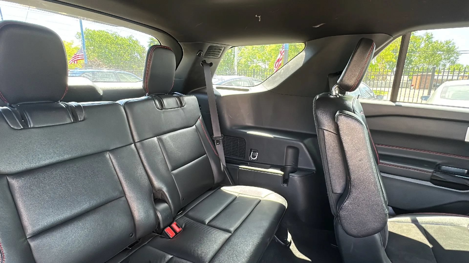 Used 2023 Ford Explorer ST-Line AWD/4WD image 17
