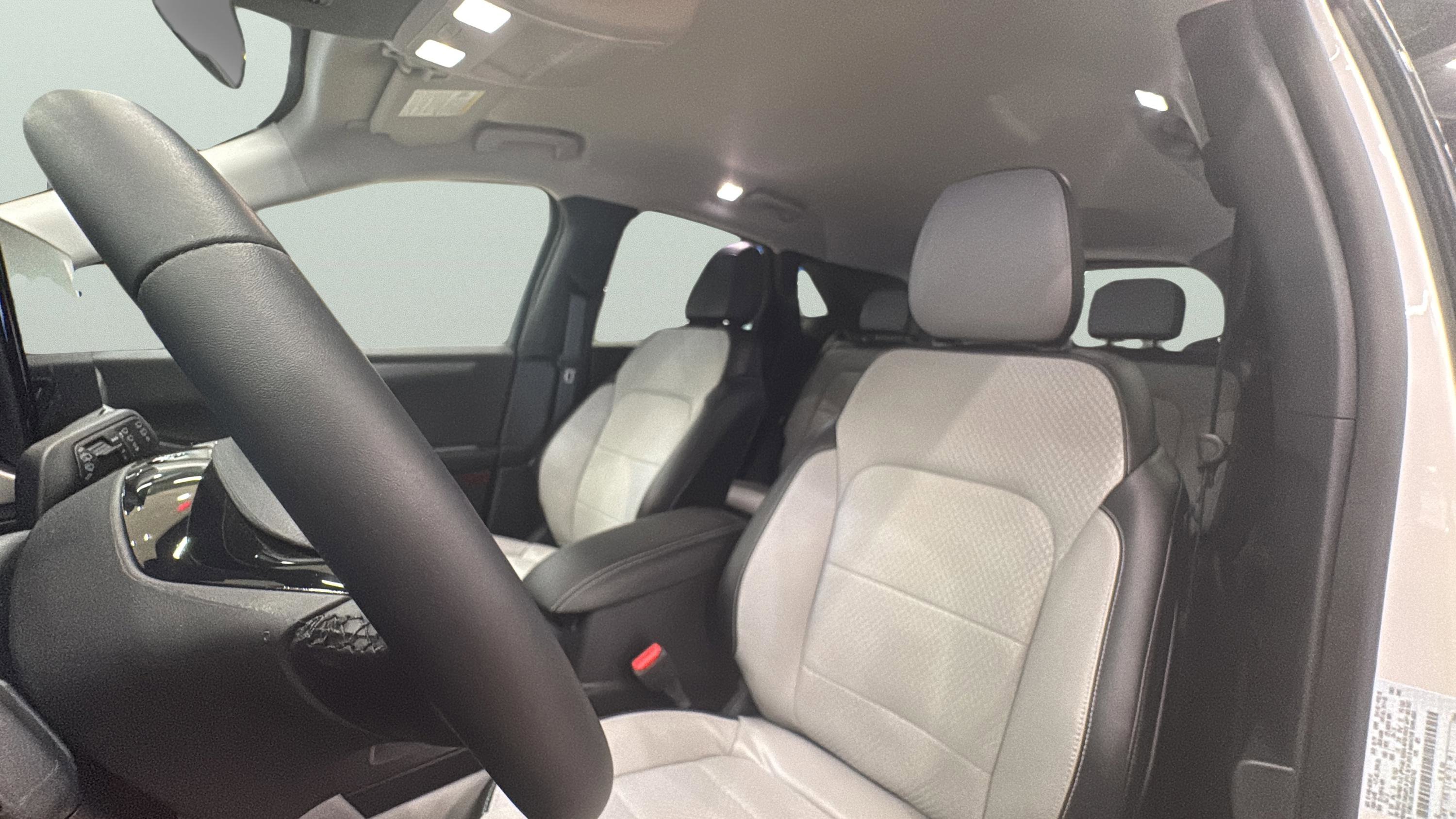 Used 2024 Ford Escape SE image 10