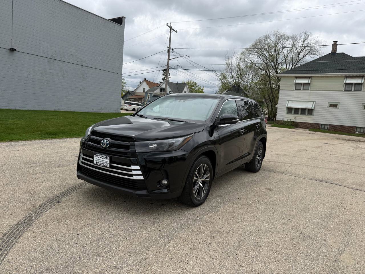 Used 2017 Toyota Highlander Plus AWD/4WD image 3