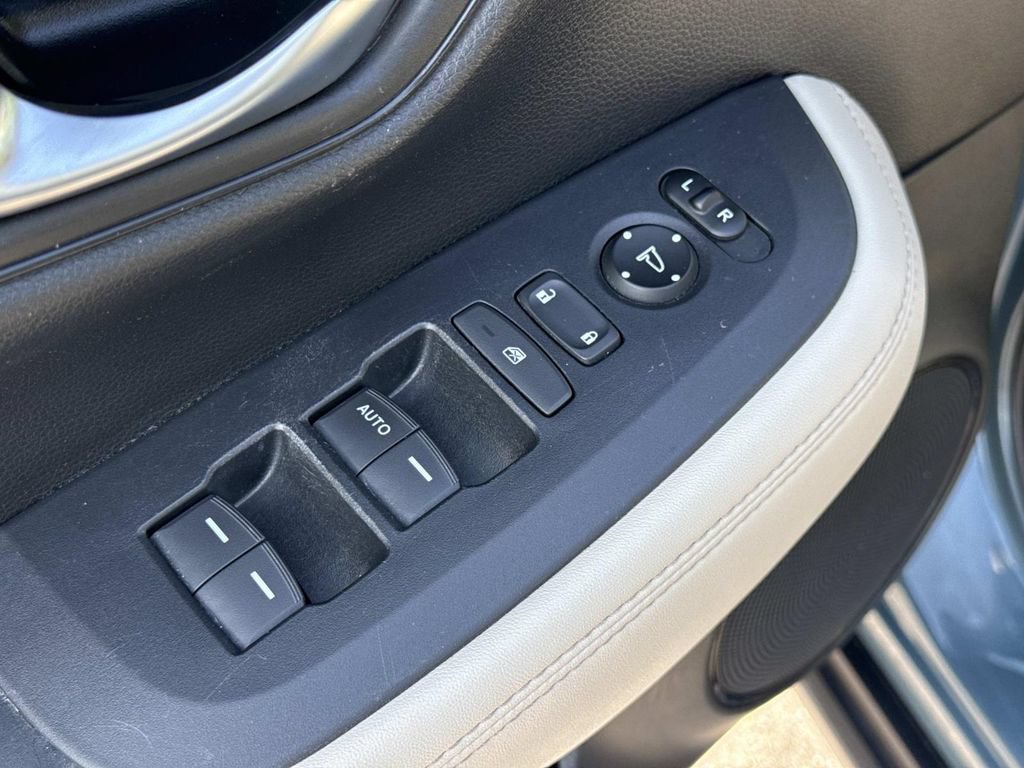 Used 2025 Honda HR-V LX image 17