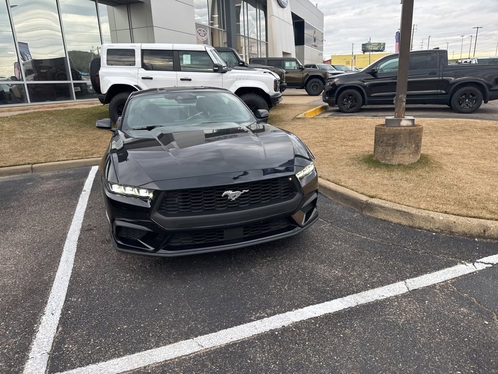 Used 2024 Ford Mustang Coupe image 3