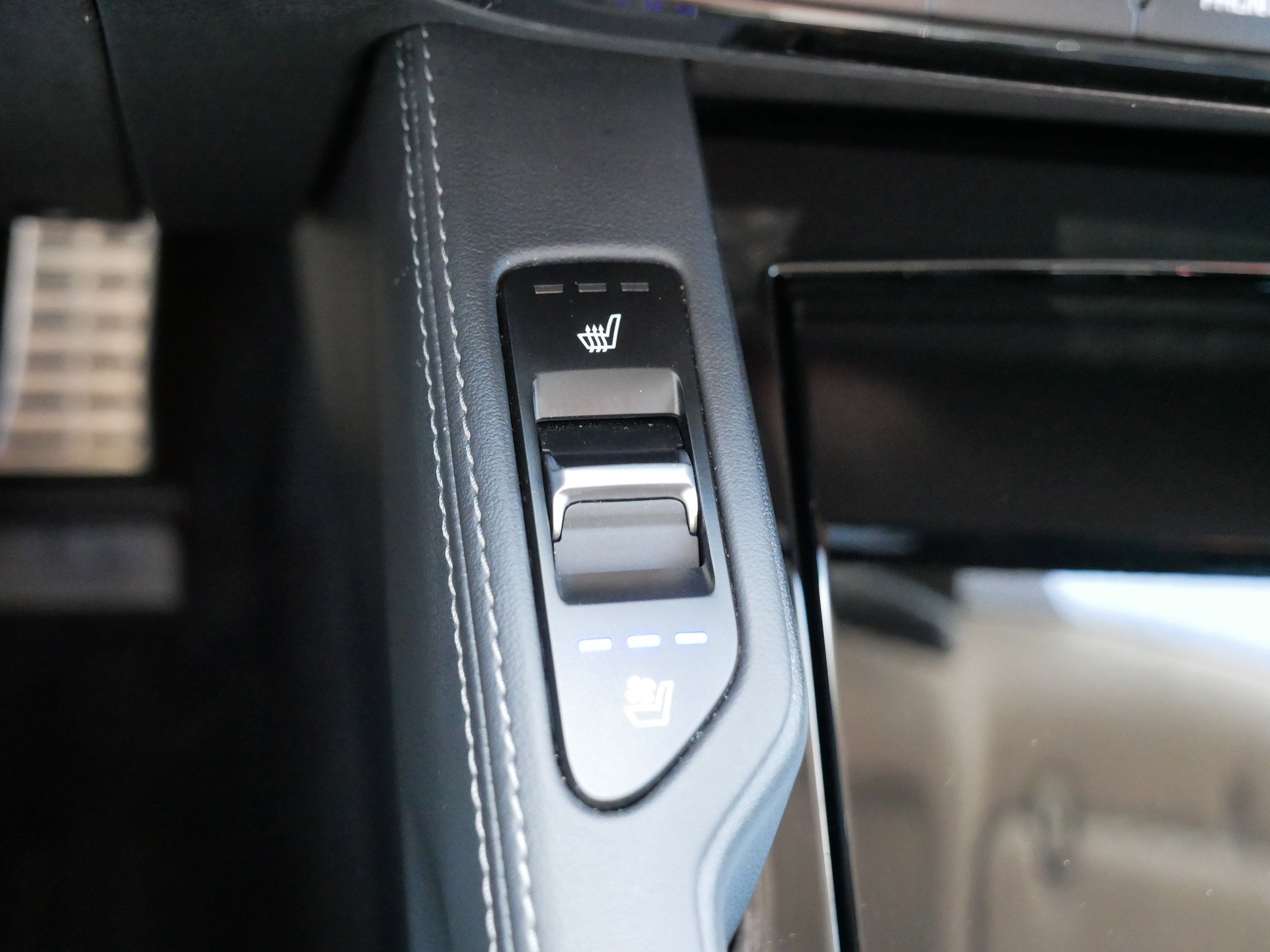 Certified 2022 Kia Telluride SX w/ SX Prestige Package image 28