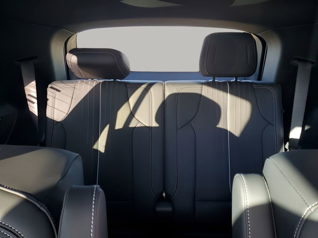 New 2026 Cadillac Vistiq Sport w/ LPO, Floor Liner Package image 26