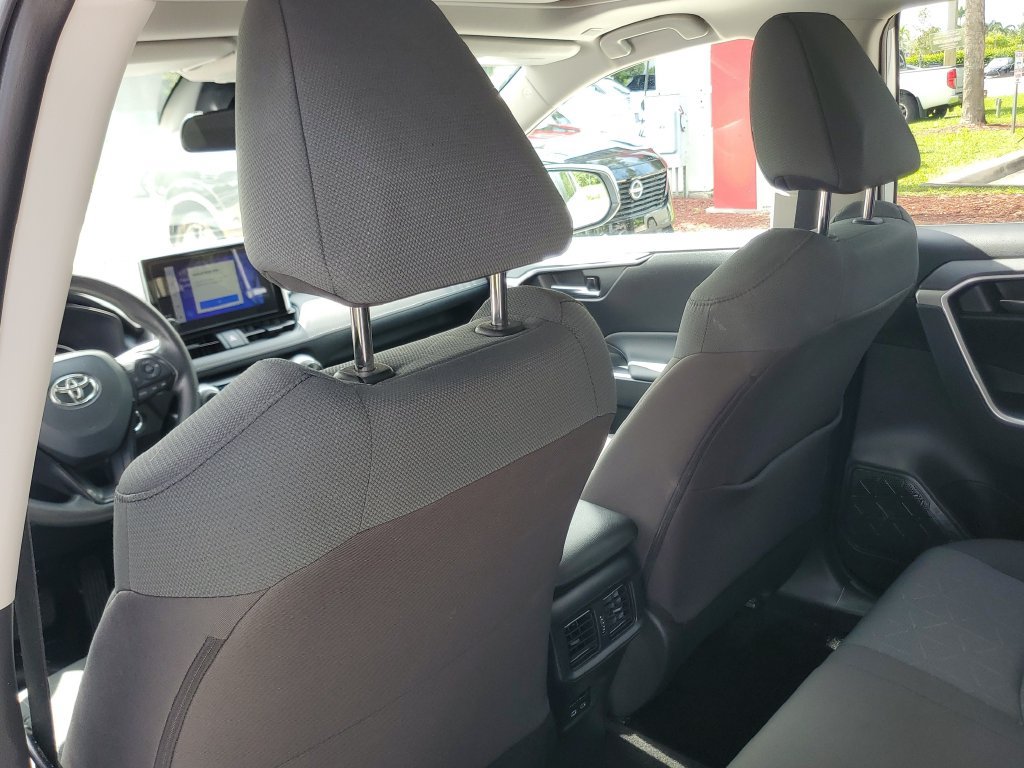 Used 2025 Toyota RAV4 XLE FWD image 9