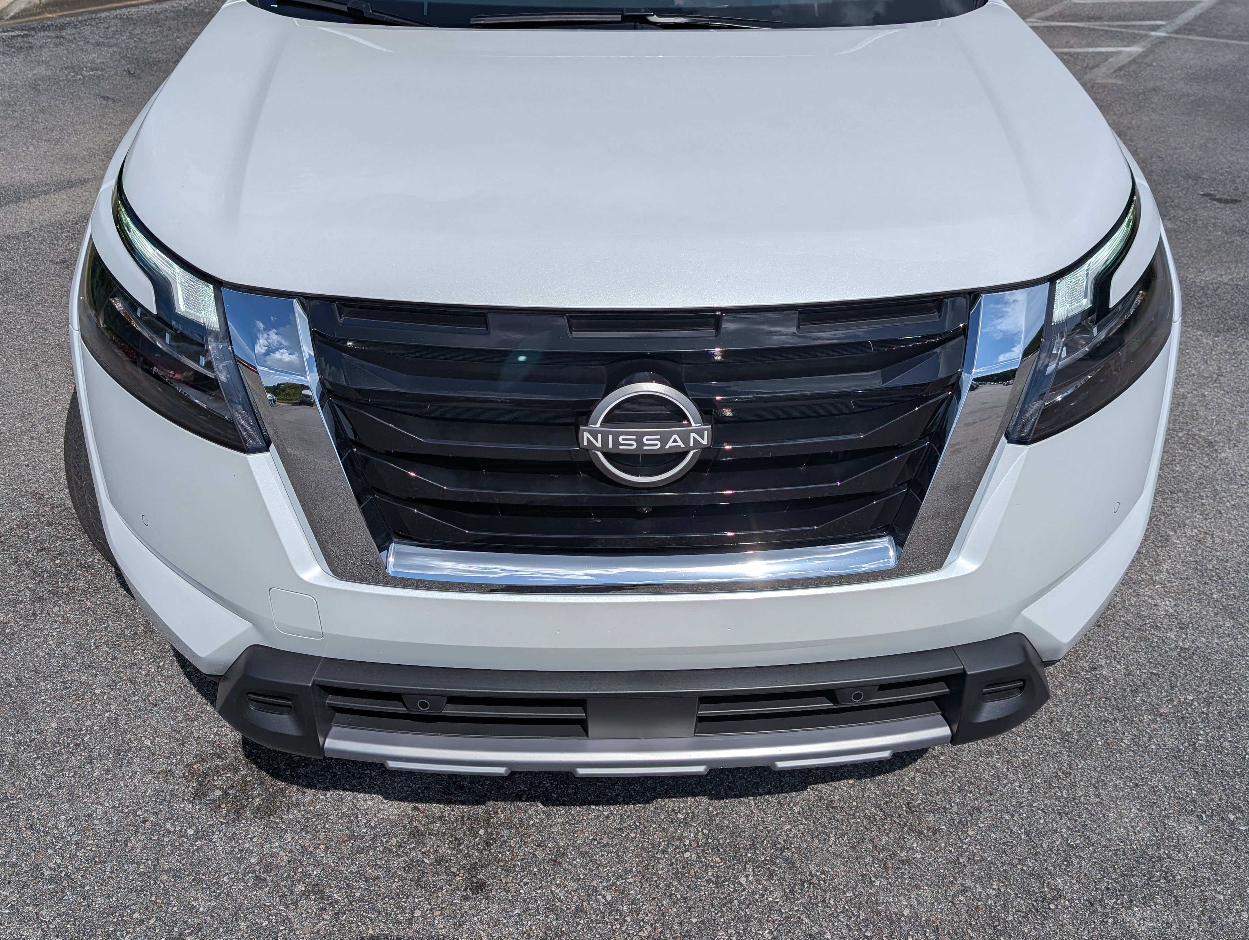 Used 2025 Nissan Pathfinder Platinum w/ Cargo Package FWD image 12