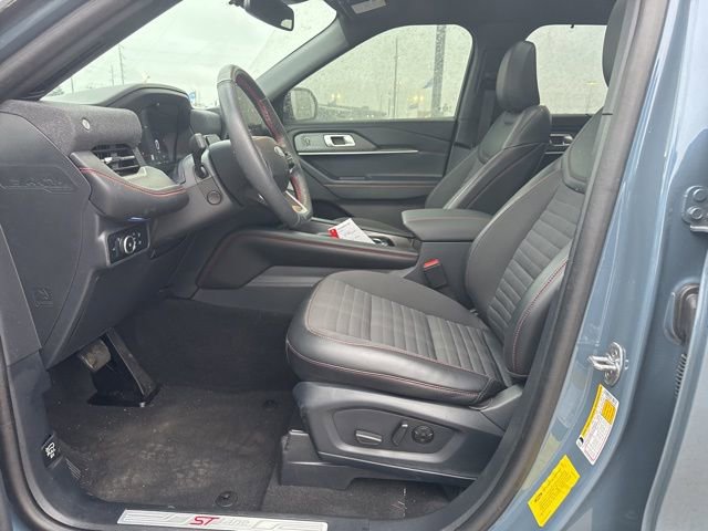 Used 2025 Ford Explorer ST-Line w/ Premium Package image 2