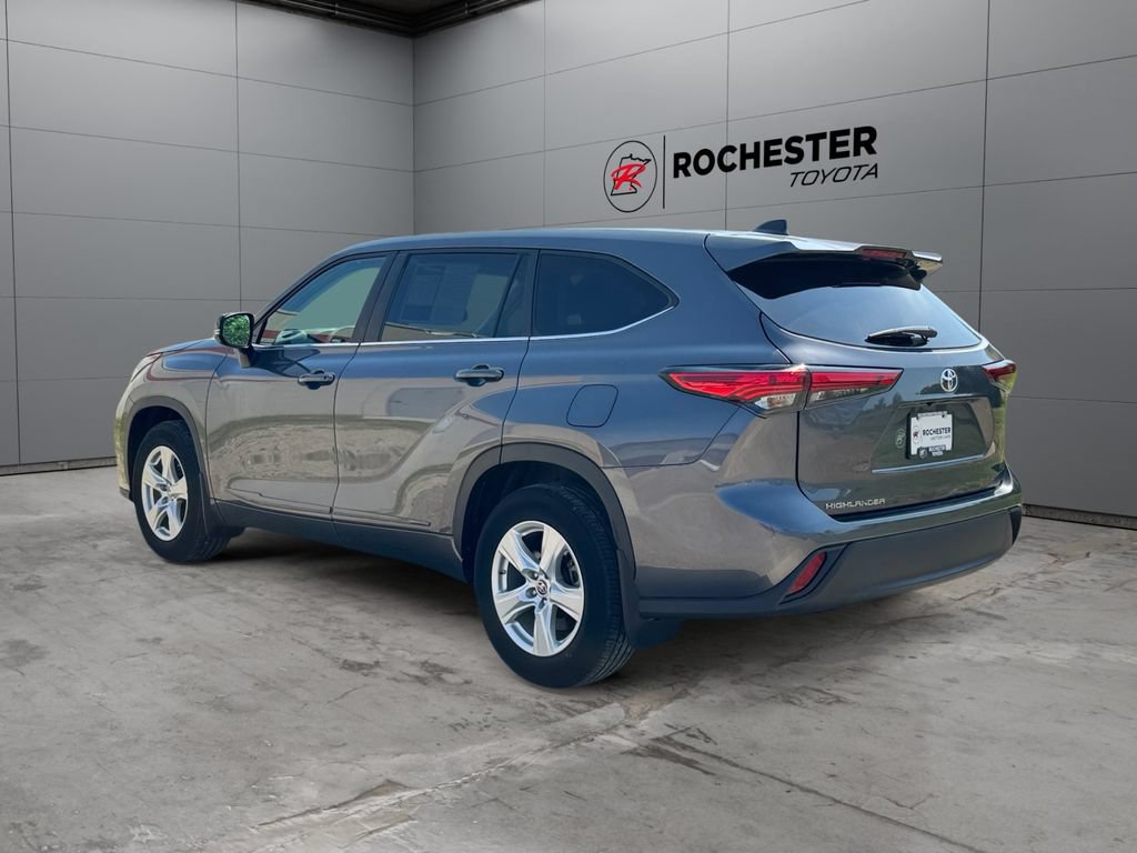 Used 2023 Toyota Highlander L FWD image 3