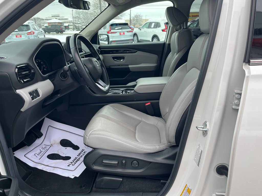 Used 2025 Honda Pilot Touring image 10