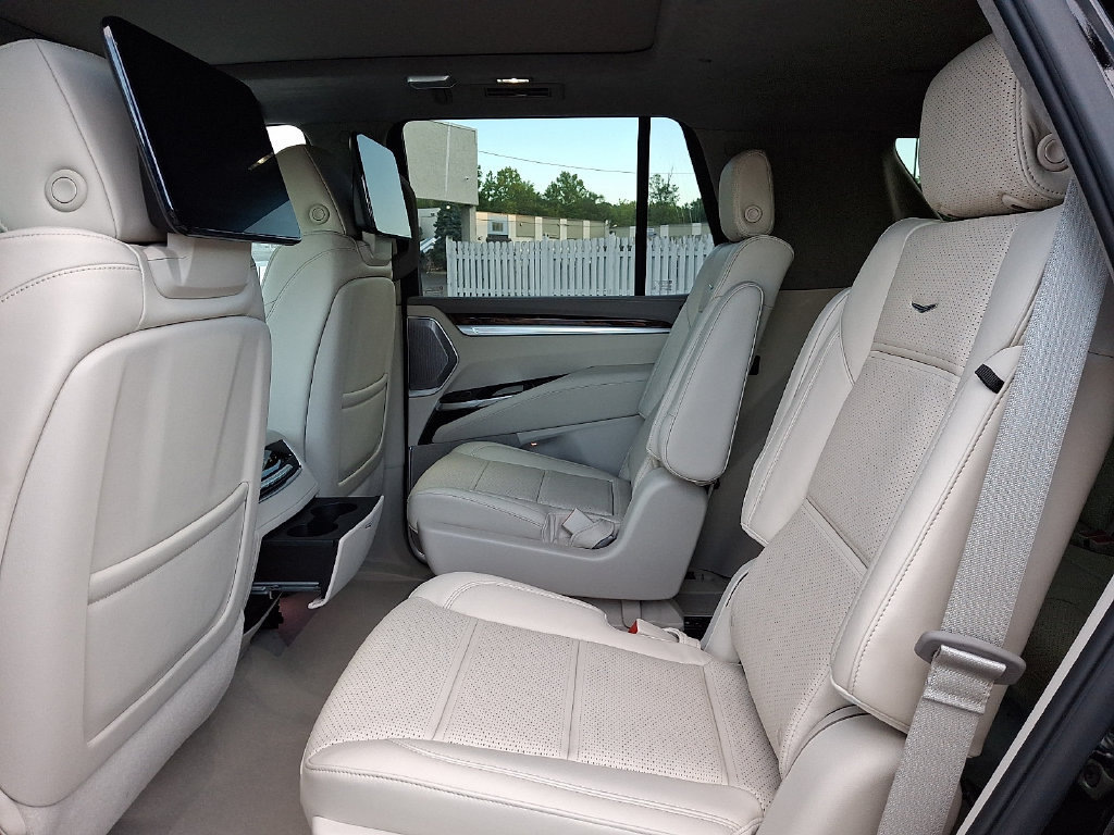 New 2026 Cadillac Escalade Platinum Sport w/ LPO, ONYX Package AWD/4WD image 5