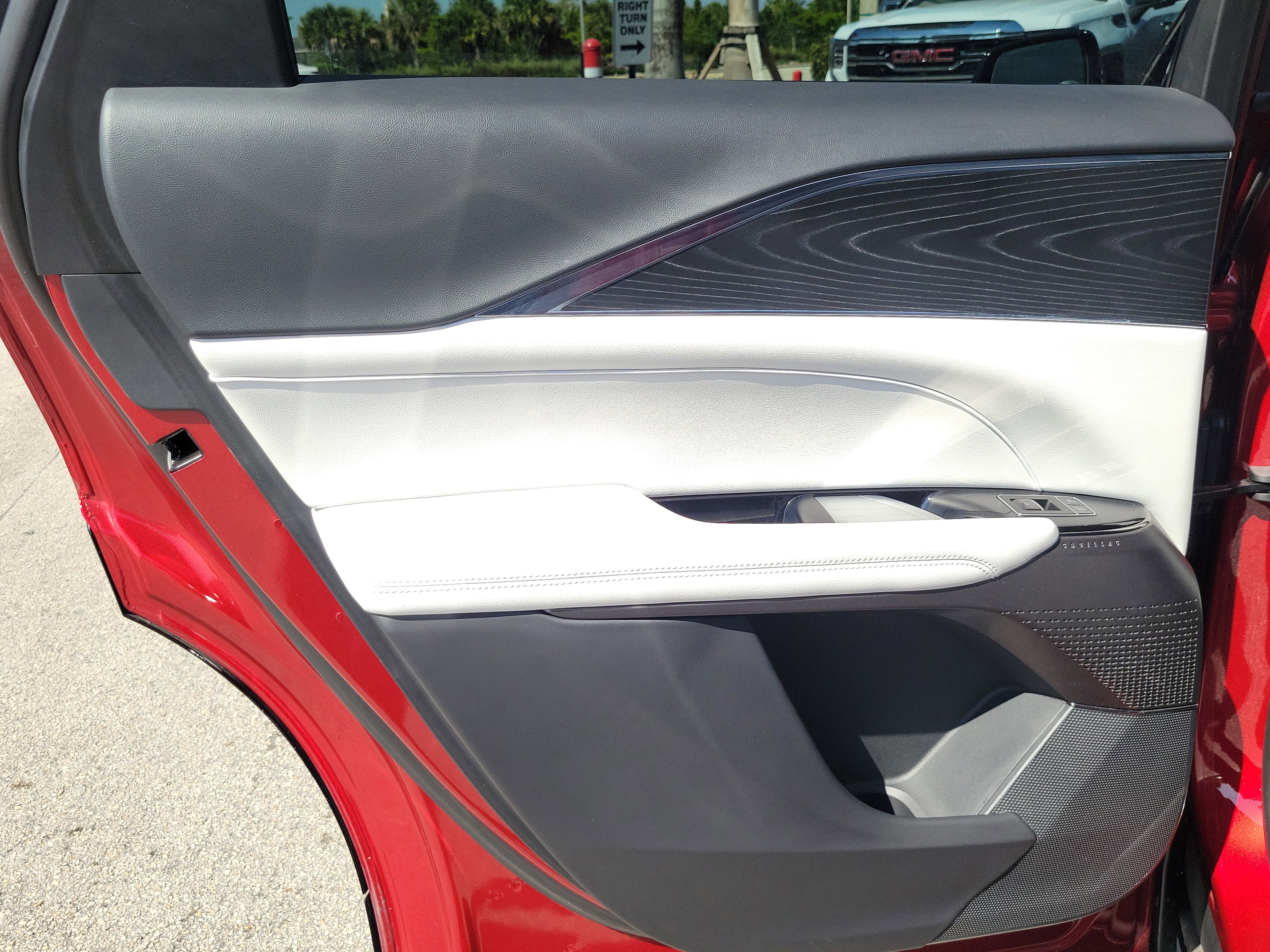Used 2024 Cadillac Lyriq Luxury RWD image 12