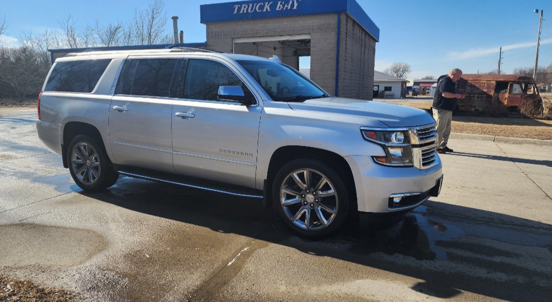 Used 2016 Chevrolet Suburban LTZ image 3