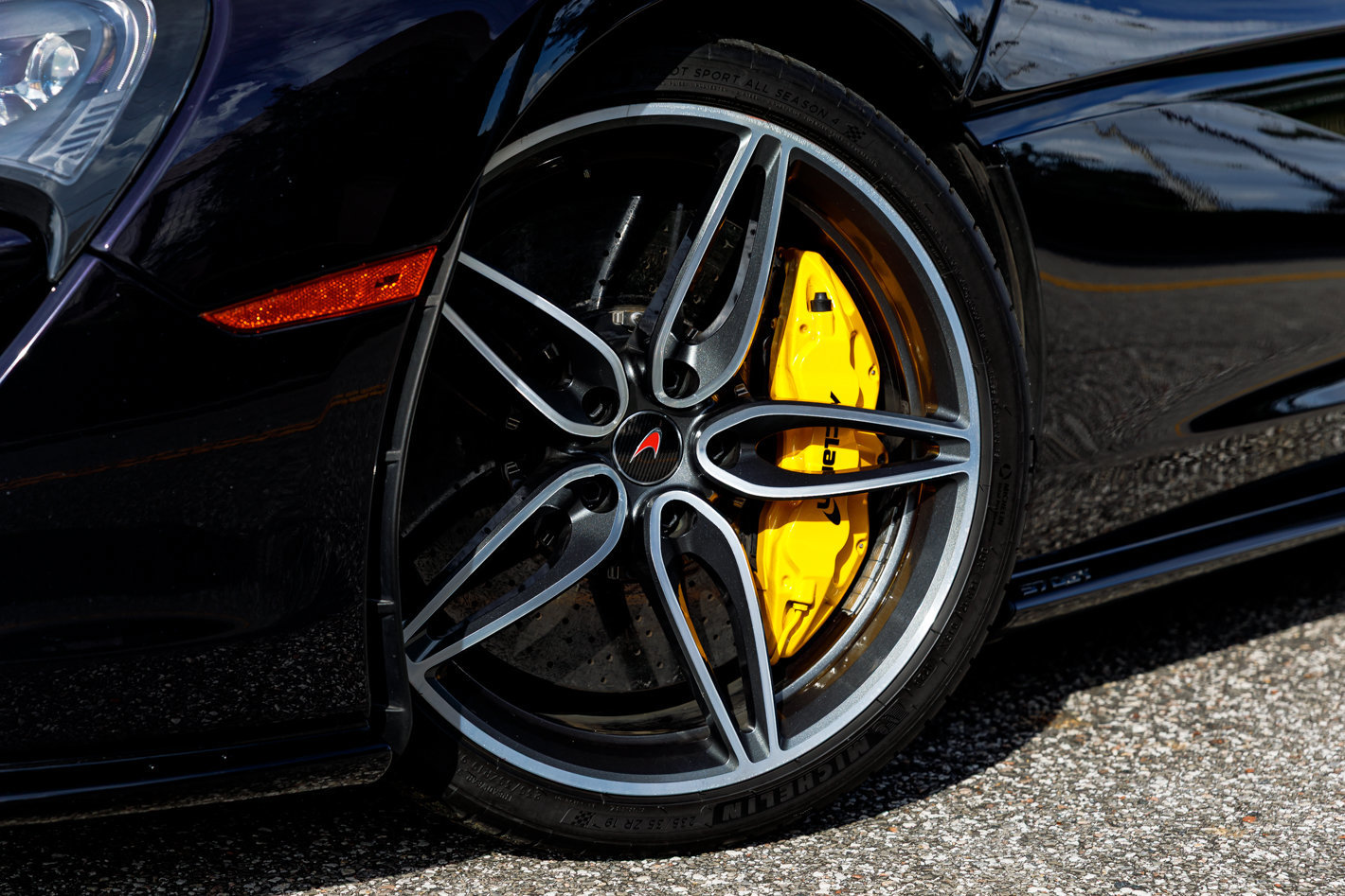 Used 2018 McLaren 570S RWD image 51