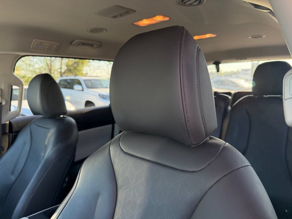 Certified 2024 Kia Carnival LX FWD image 12