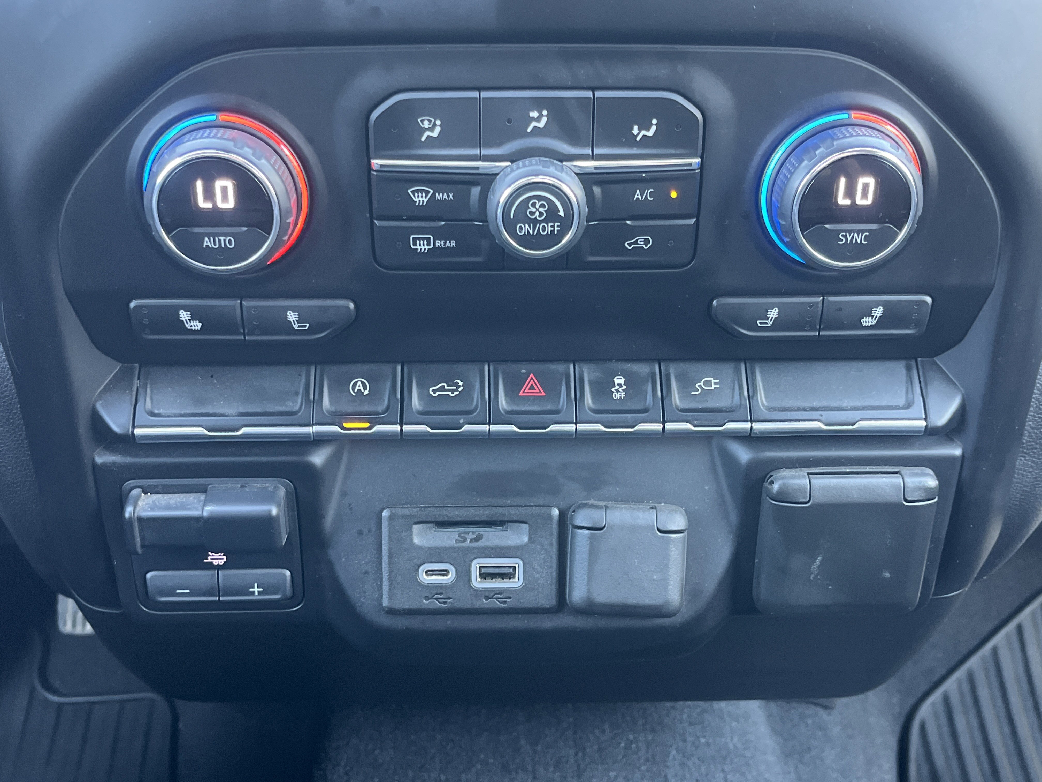 Used 2020 Chevrolet Silverado 1500 LT w/ All-Star Edition AWD/4WD image 7