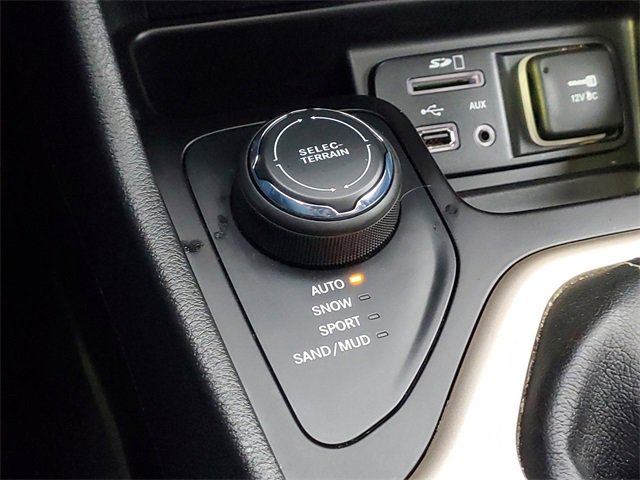 Used 2016 Jeep Cherokee Limited image 29