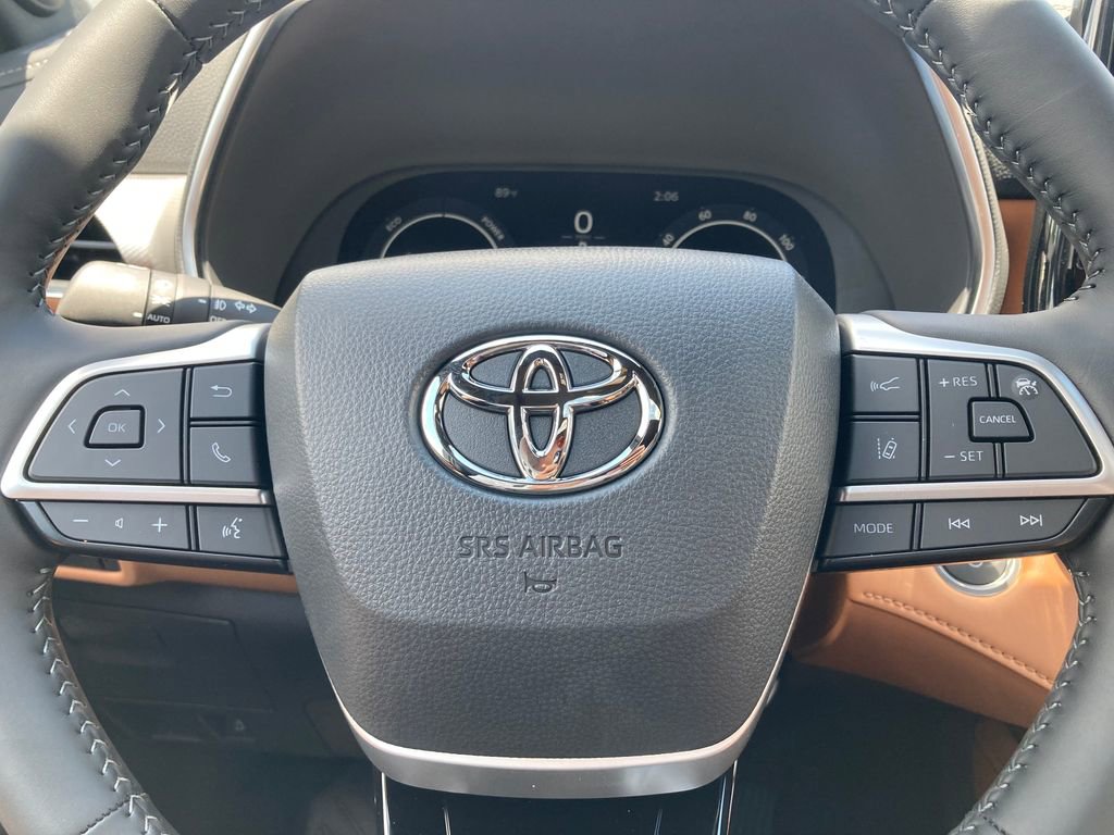 New 2026 Toyota Highlander Platinum AWD/4WD image 18