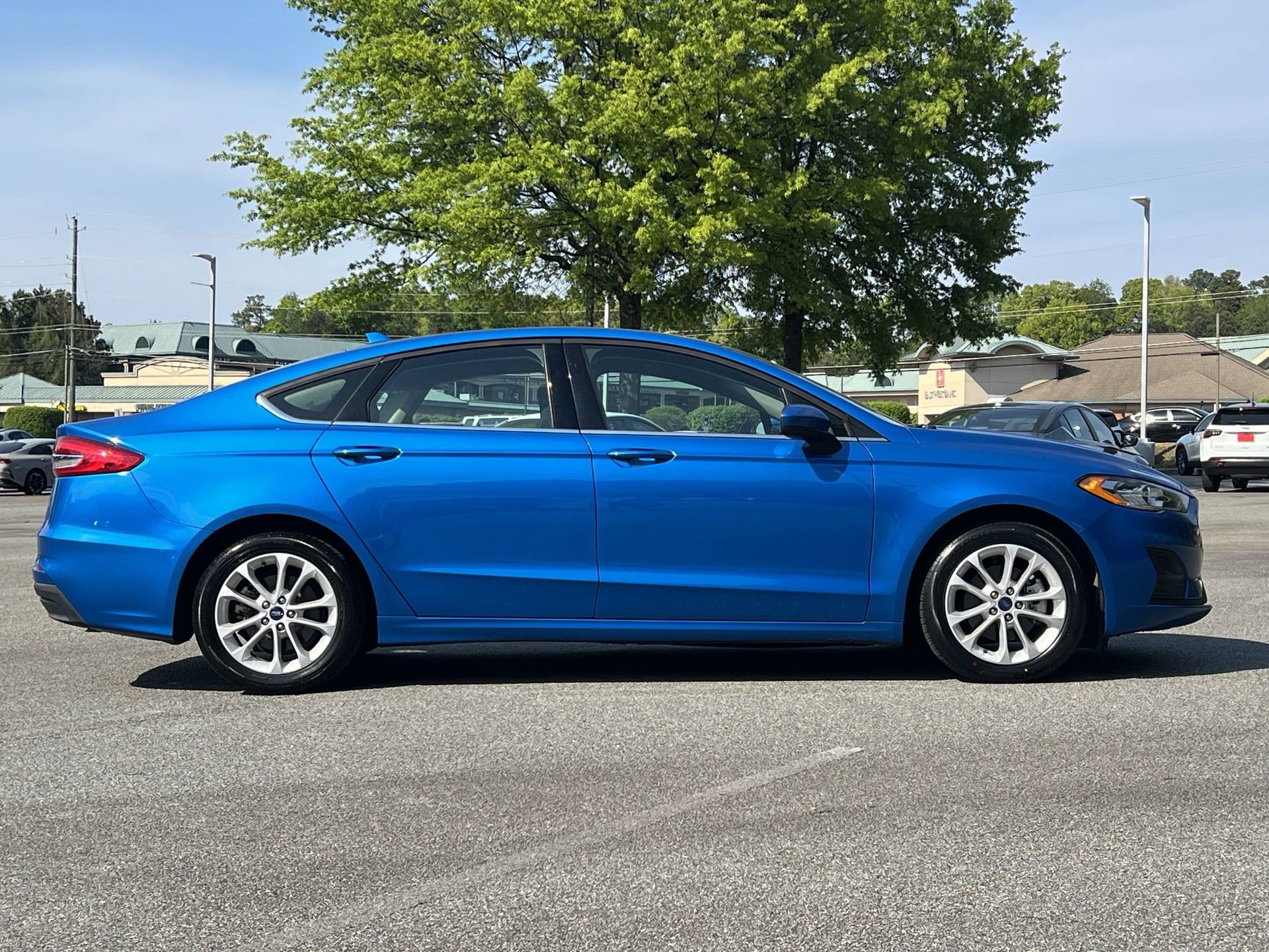Used 2020 Ford Fusion SE FWD image 24