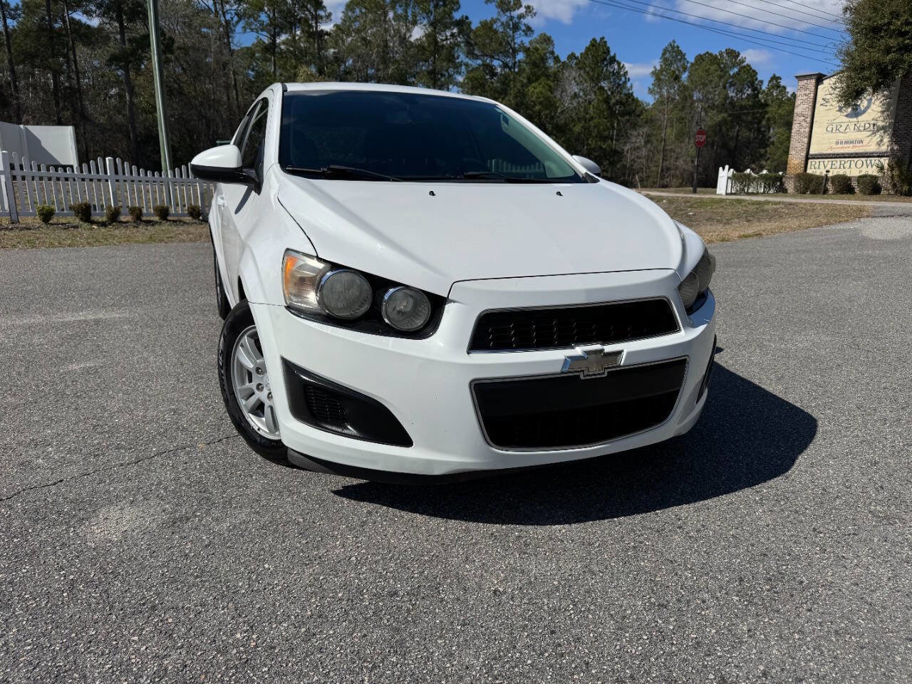 Used 2014 Chevrolet Sonic LT image 36