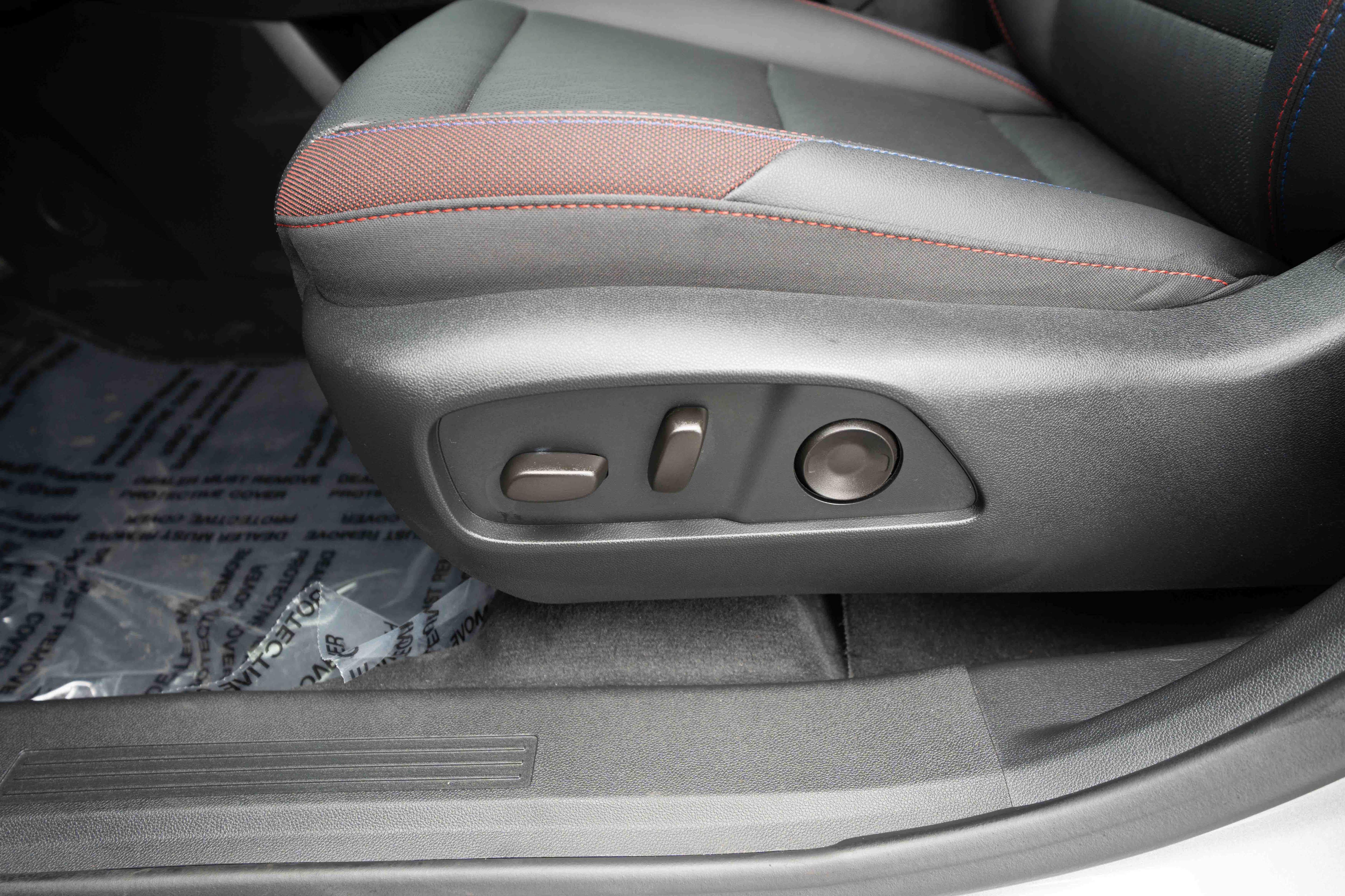 Used 2026 Chevrolet Equinox RS w/ LPO, Floor Liner Package AWD/4WD image 12